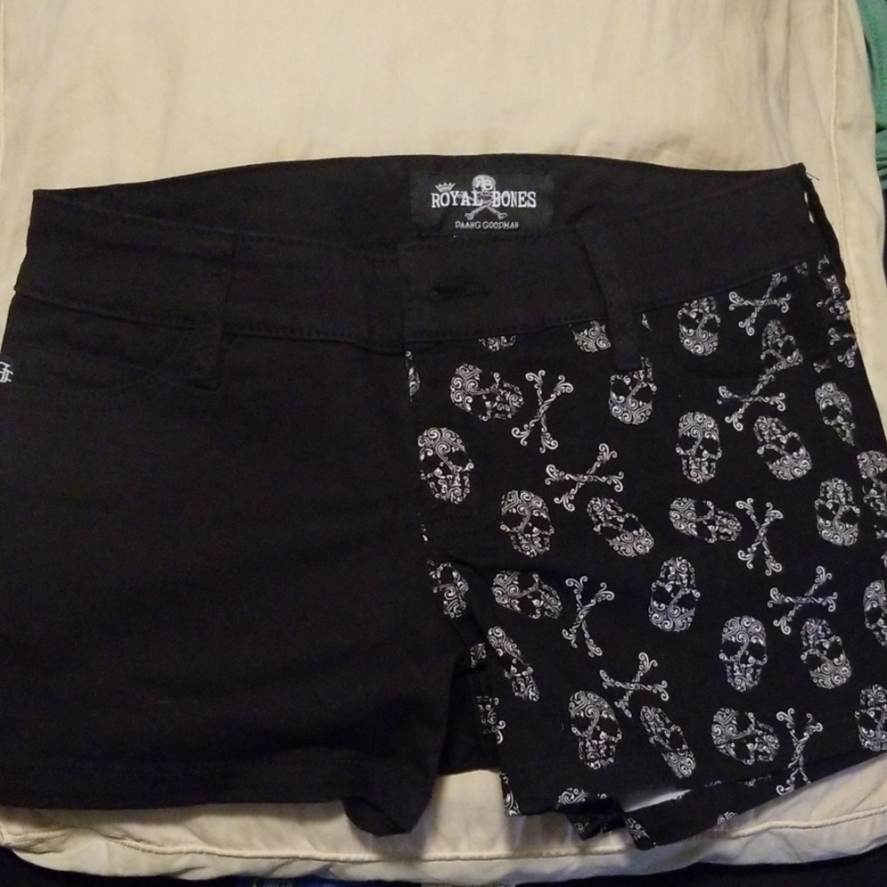Skull black shorts